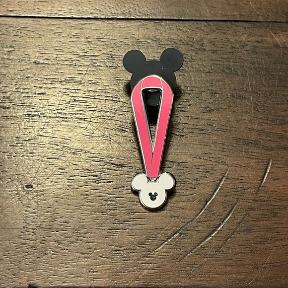 DISNEY TRADING PIN MICKEY MOUSE PINK RIBBON PIN ORIG - Picture 1 of 3
